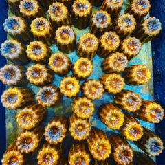 焼き色調整中　カヌレ